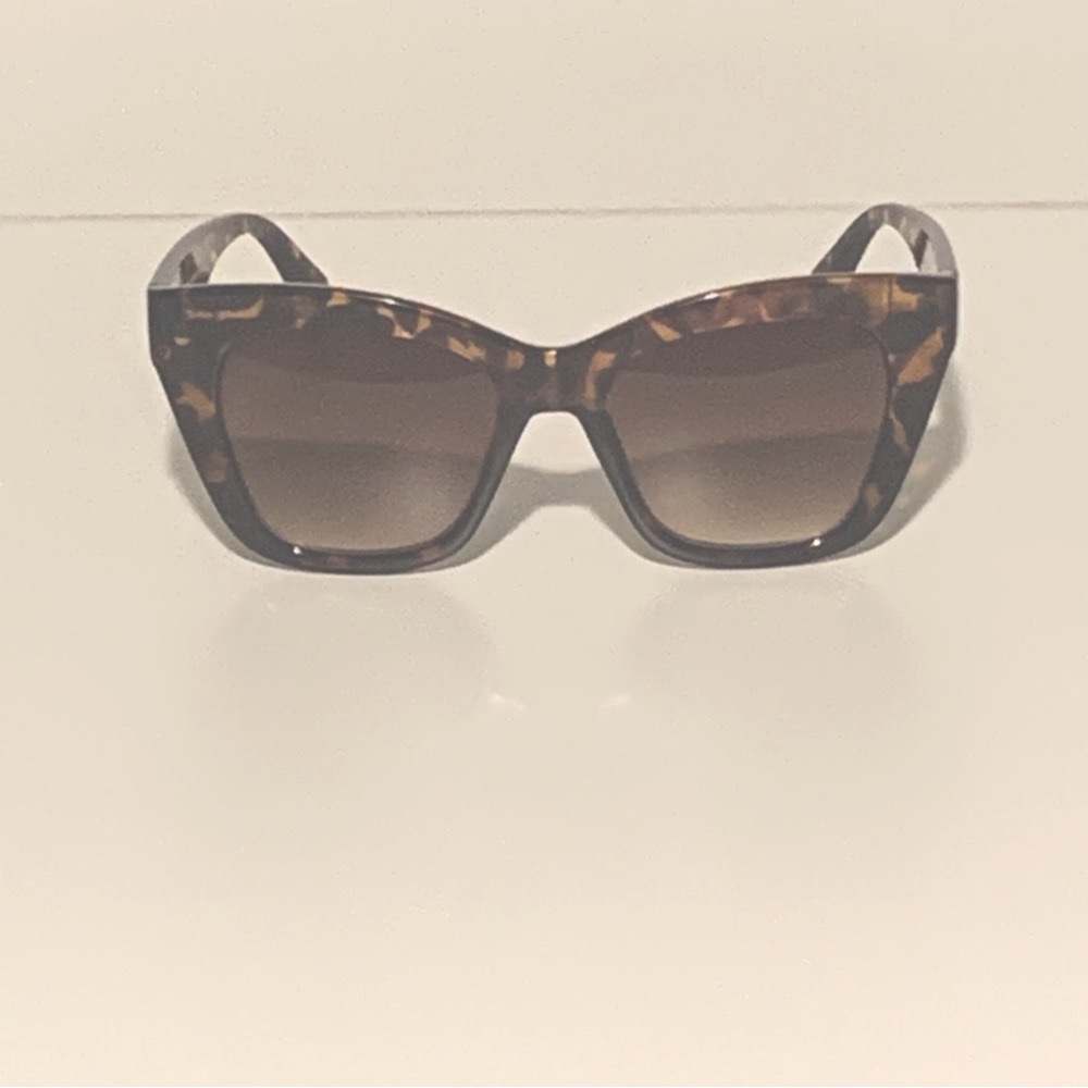Womens Tortoise Shell Sunglasses -Bold Statement